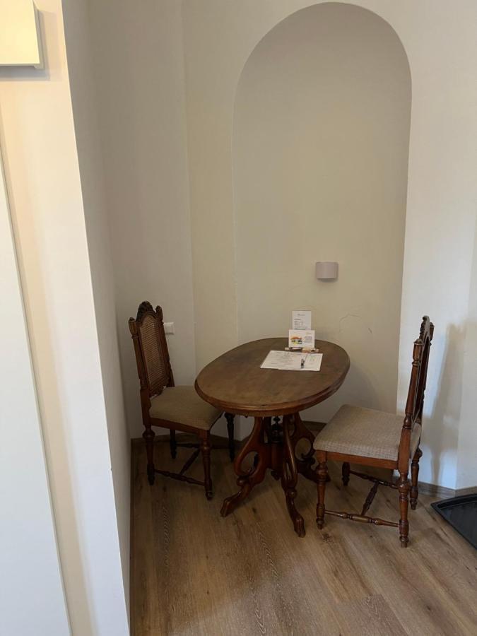 Kloster Wernberg Otel Oda fotoğraf